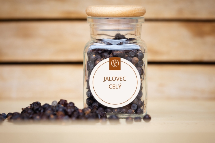 Jalovec celý v kořence