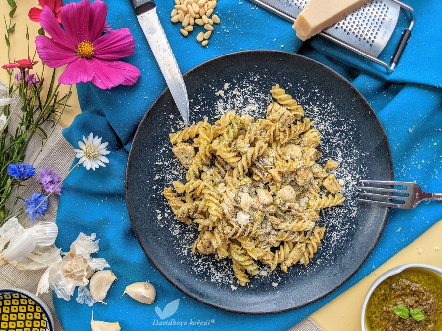 Kuřecí bazalkové pesto s těstovinami 